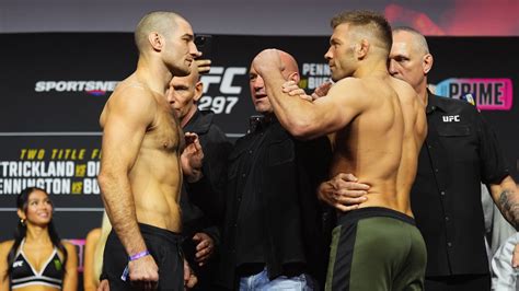 Dec 18, 2023 · The tension between Sean Strickland and Dricus du Plessis As previously mentioned, Sean Strickland and Dricus du Plessis will meet in the center of the octagon on January 20 with UFC gold on the line. 